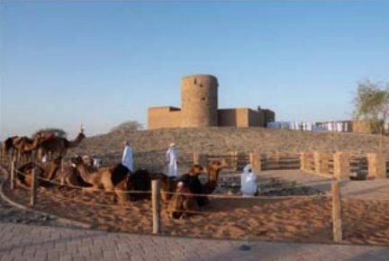Fort and visitors – Al Hisn Fili Fort, Sharjah